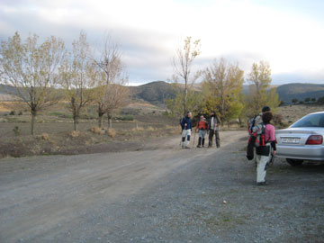 Llegada a los coches.