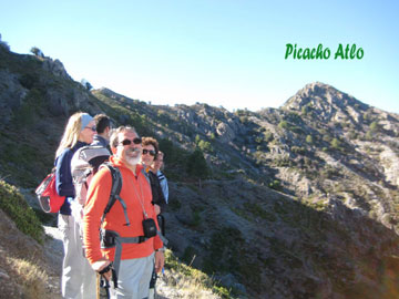 La senda iba por debajo de Picacho alto. Nos encaminamos al Corazón de la Sandía