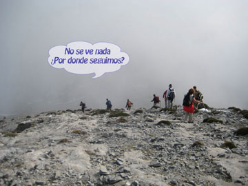 Baja con niebla en la Maroma.