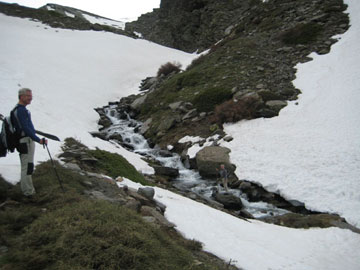 Nieve que encontramos en el camino.Ascenso a la Morra.