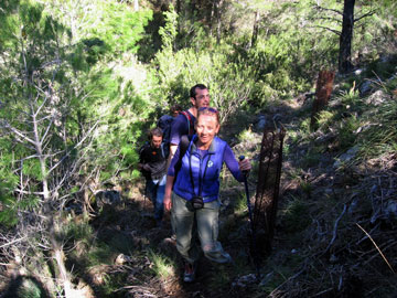 Leve descenso hacia el arroyo.