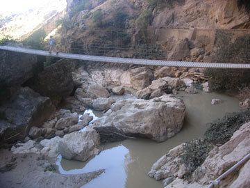 Por fín cruzamos el Puente. Hacia Tozar