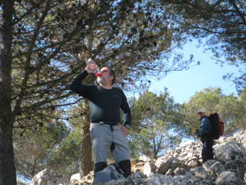 Llegamos al cerro del Hacho a las 13:30. La subida fué realmente dura.