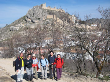 Bajada que desemboca en Moclín.