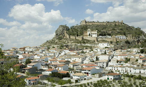 Vistas de Moclin, iglesia Santo Cristo del Paño y Castillo .