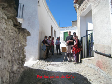 Por las calles de Cáñar.